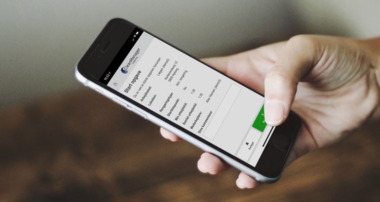 Mobil der viser CleanManager app og tidsregistrering